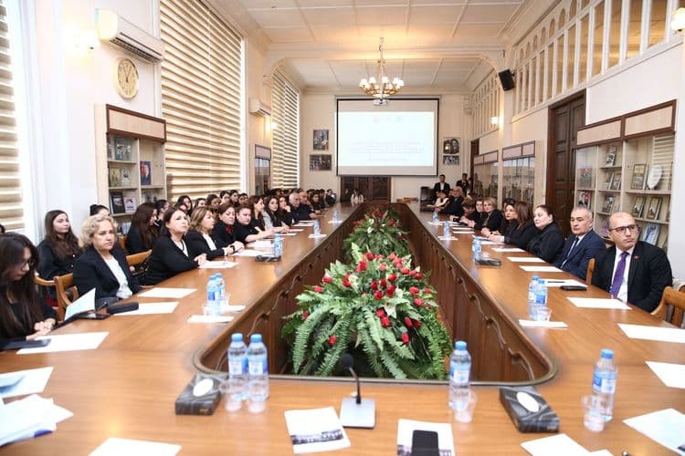 Azerbaycan Devlet Pedagoji Üniversitesi’nde Birinci Türkoloji Kurultay’ın 100. Yılı Kutlandı